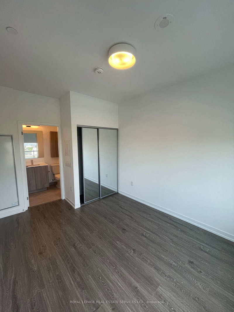 724 - 2485 Eglinton Avenue W