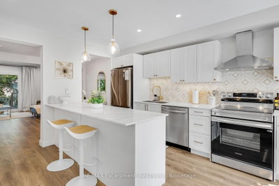2265 Middlesmoor Crescent • Burlington, ON photo 5
