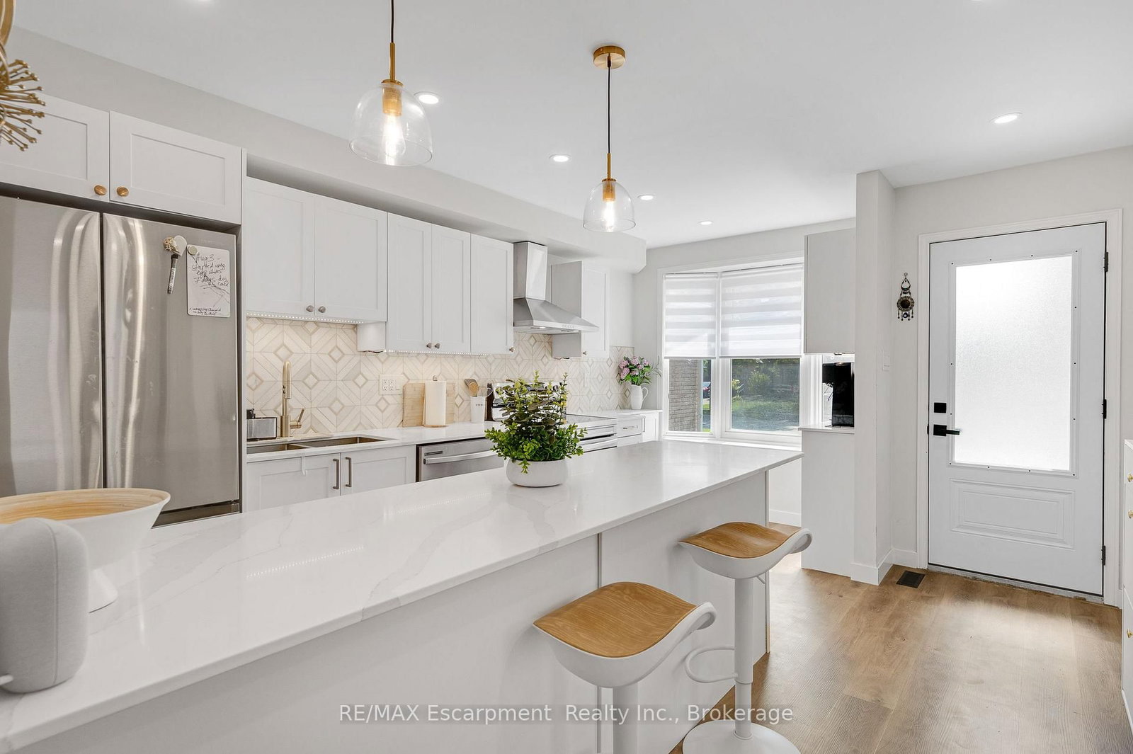 2265 Middlesmoor Crescent • Burlington, ON photo 6