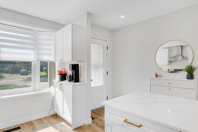 2265 Middlesmoor Crescent • Burlington, ON photo 8