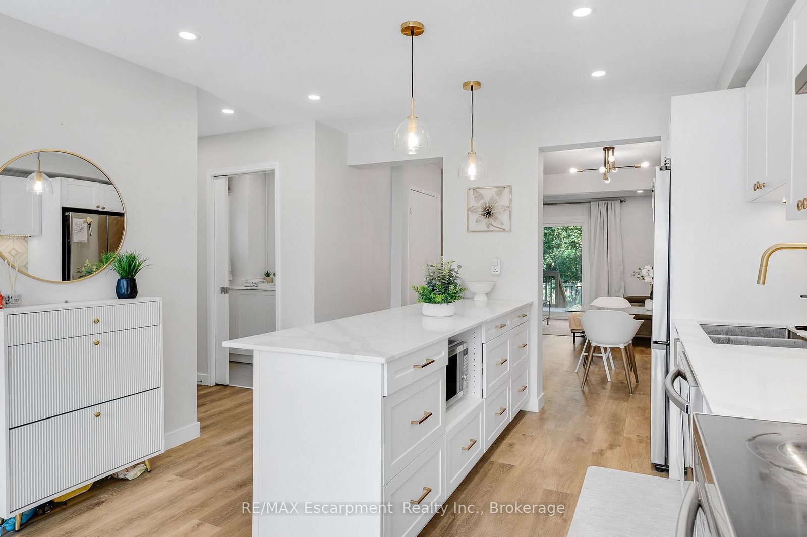 2265 Middlesmoor Crescent • Burlington, ON photo 9