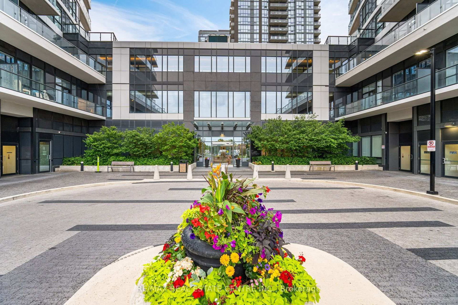35 Watergarden Drive • #2414 • Mississauga, ON photo 2