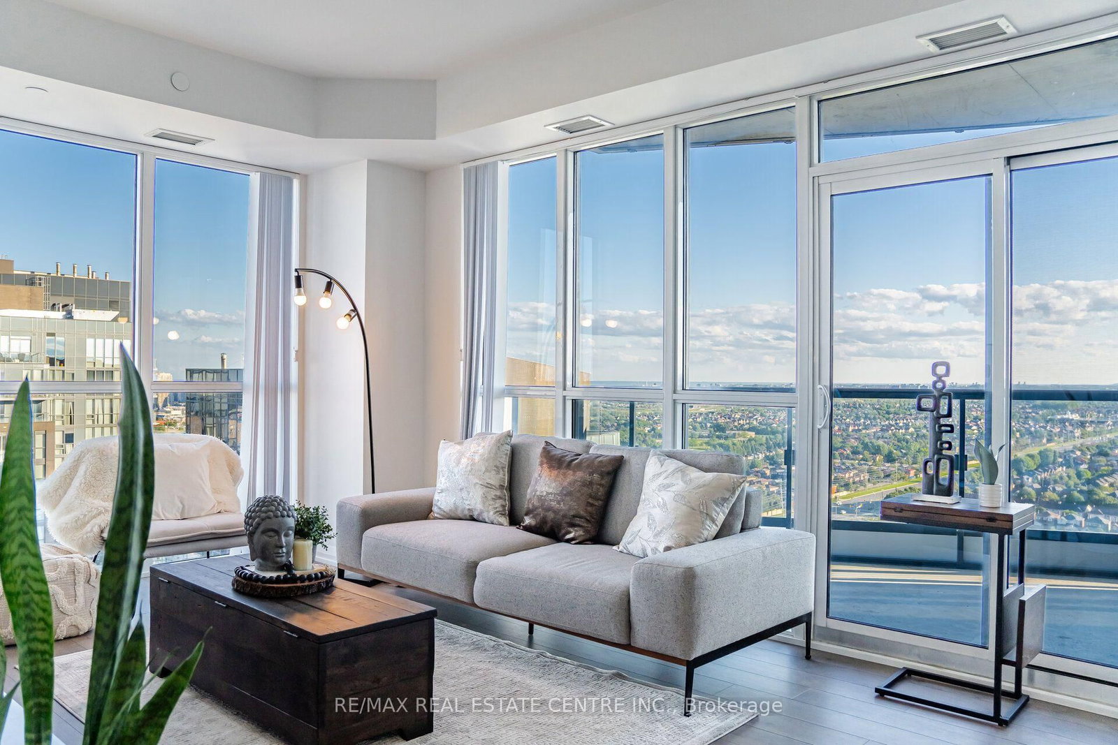 35 Watergarden Drive • #2414 • Mississauga, ON photo 6