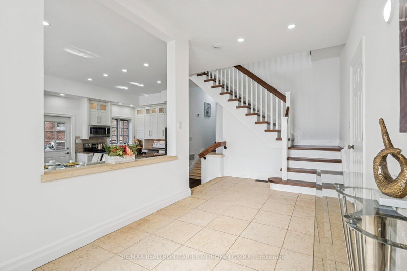 7 Rollins Place
