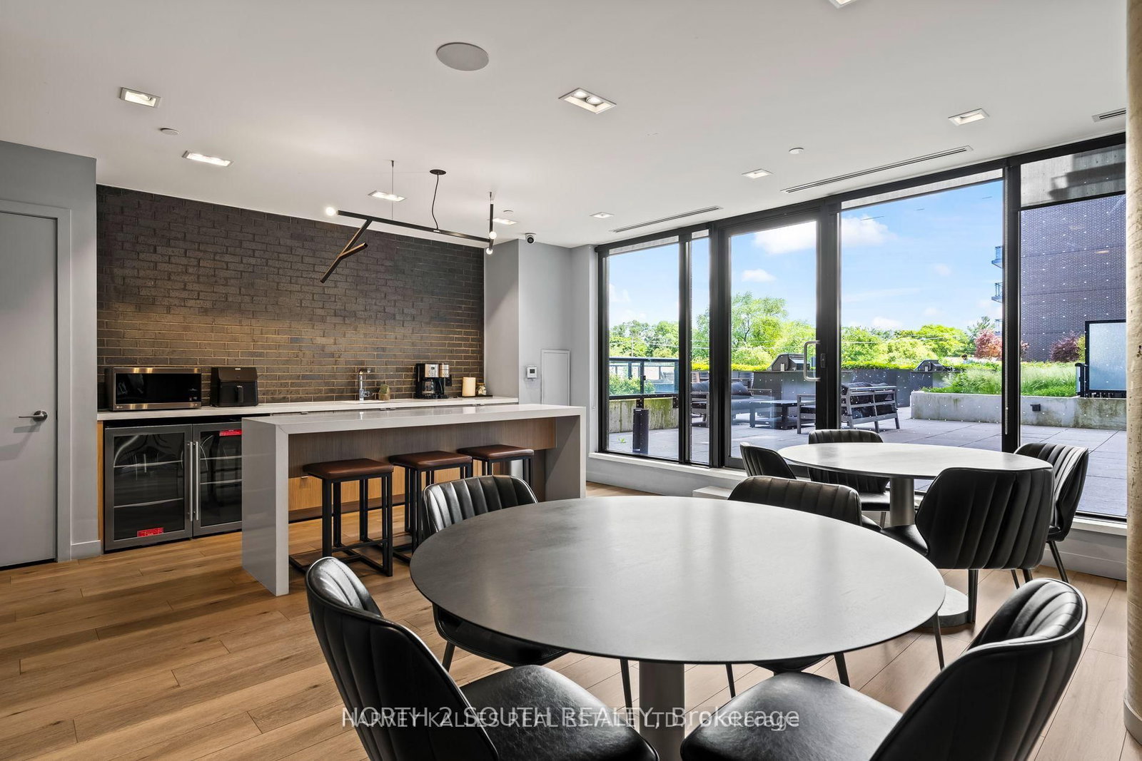 7 Smith Crescent • #717 • Toronto, ON photo 33