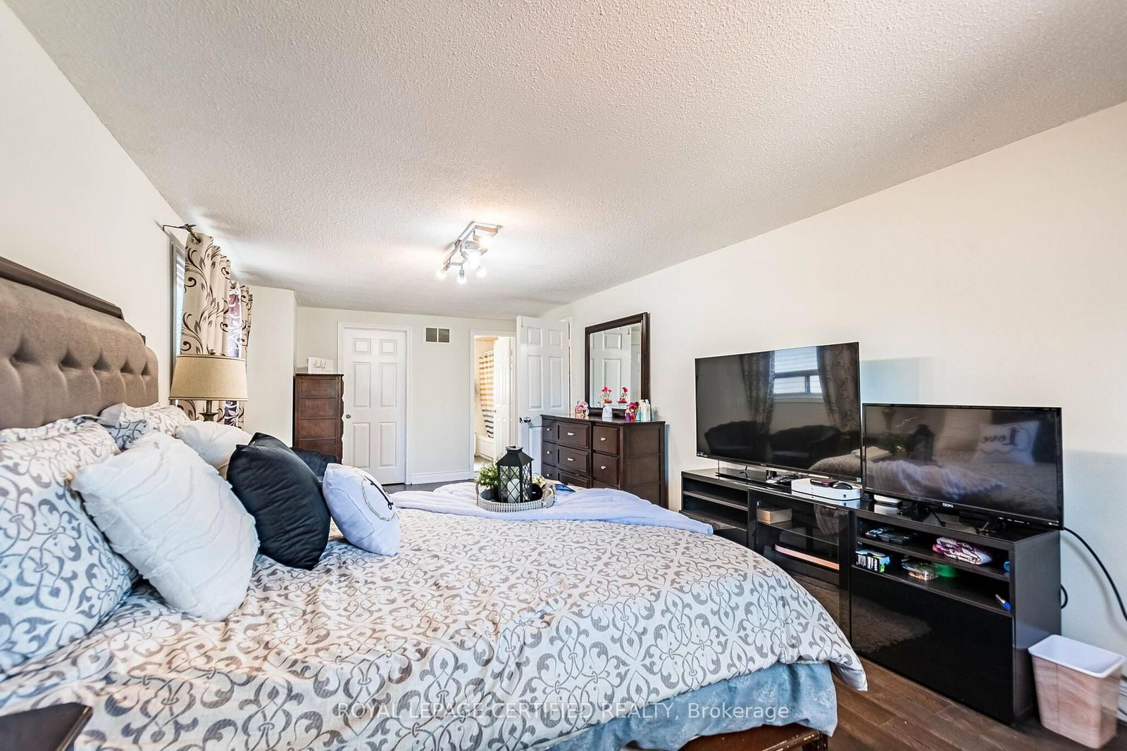 251 ELGIN Drive • Brampton, ON photo 22