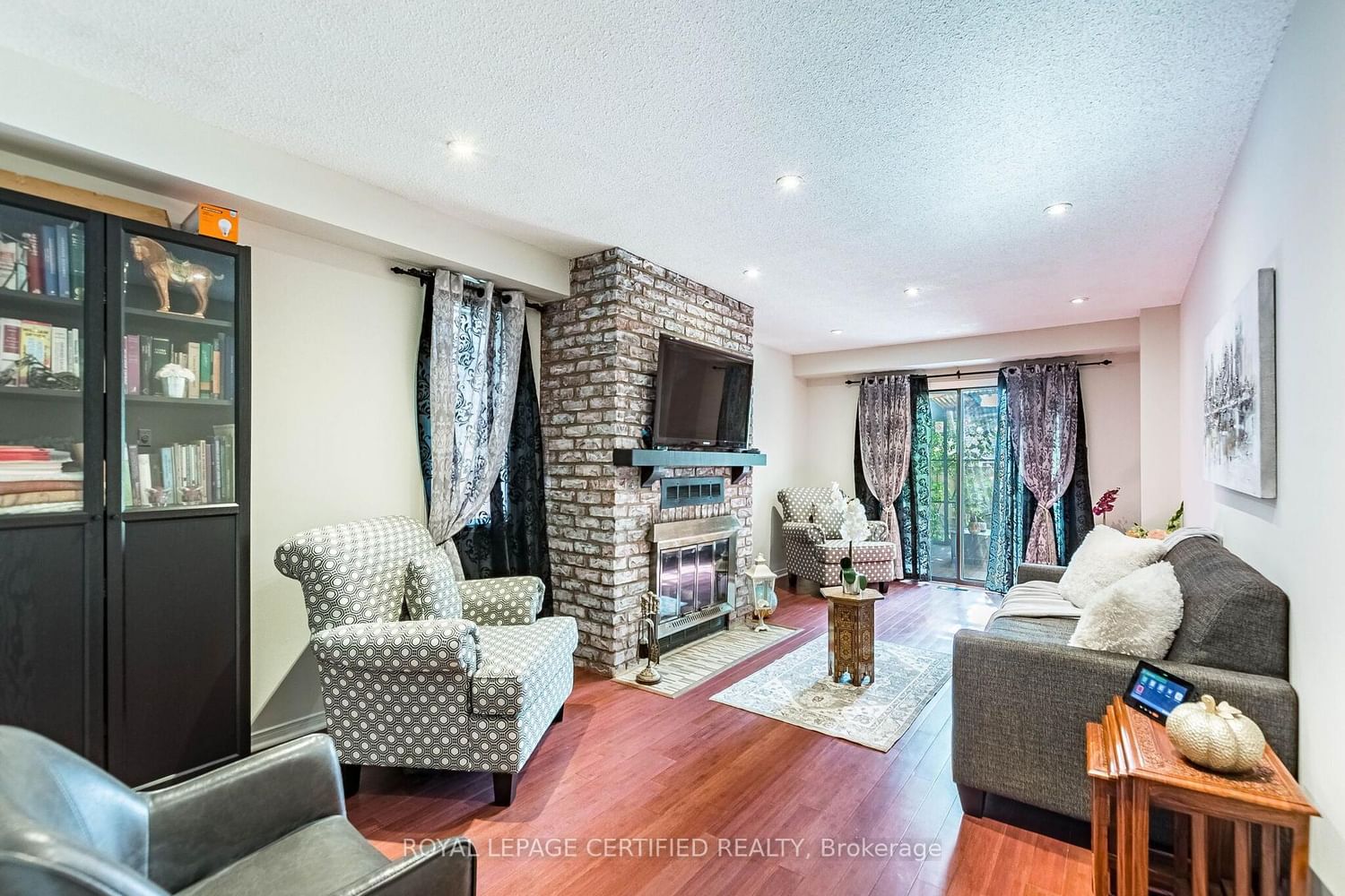 251 ELGIN Drive • Brampton, ON photo 8