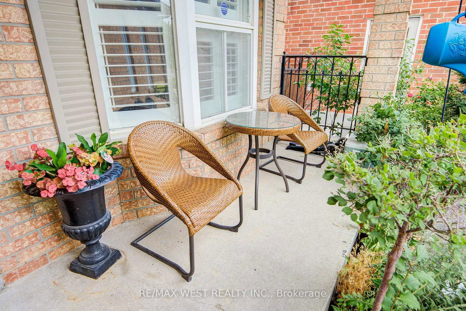 8 Ballycastle Crescent • Brampton, ON photo 4