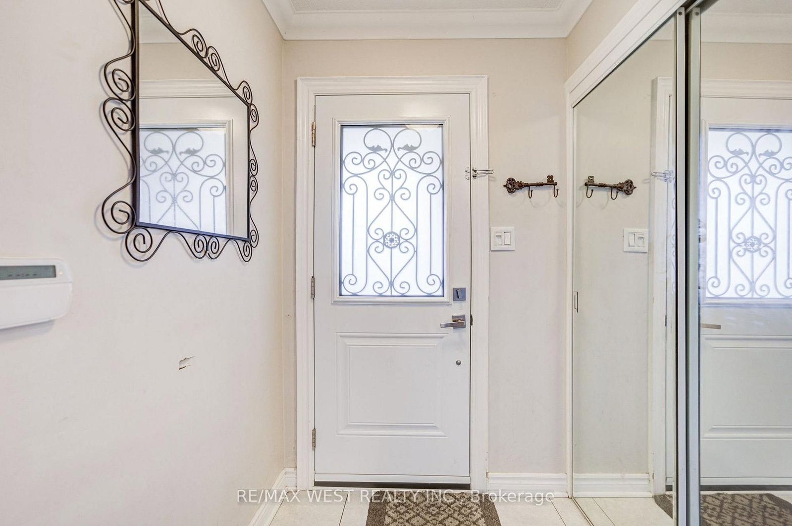 8 Ballycastle Crescent • Brampton, ON photo 5