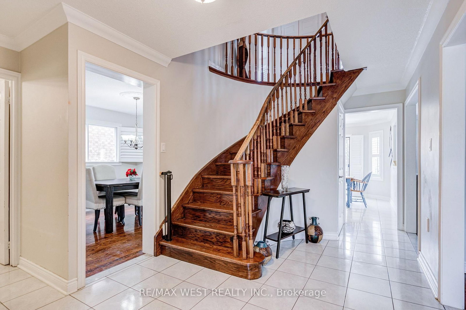 8 Ballycastle Crescent • Brampton, ON photo 6