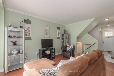 336 Fleetwood Crescent • Brampton, ON photo 5