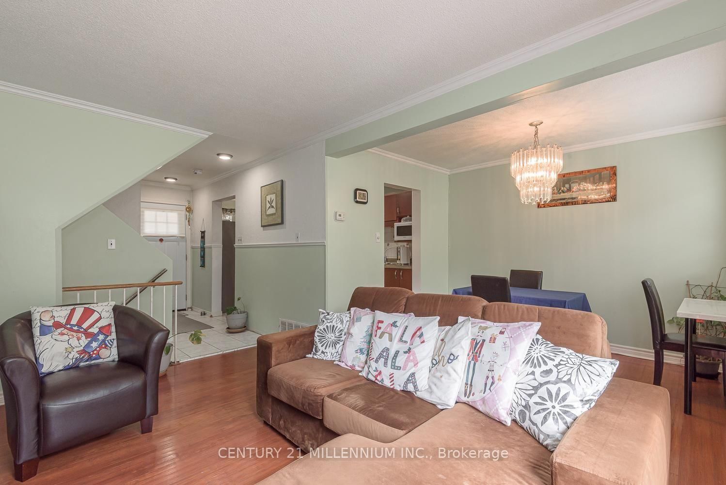 336 Fleetwood Crescent • Brampton, ON photo 6