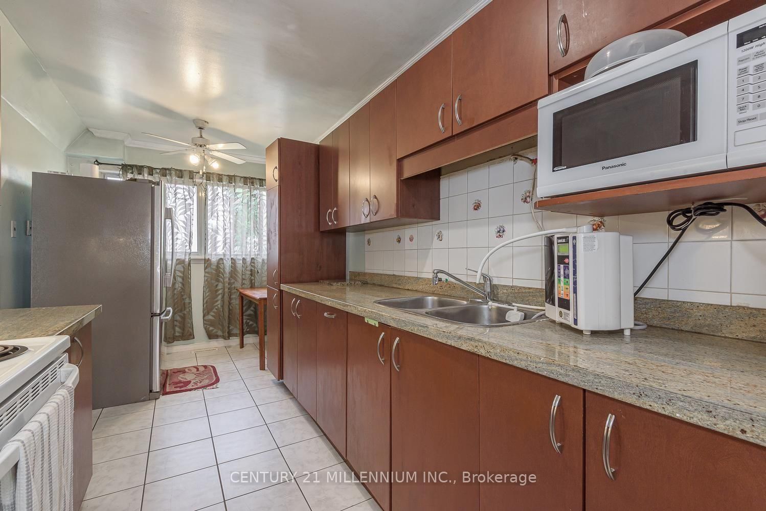 336 Fleetwood Crescent • Brampton, ON photo 9