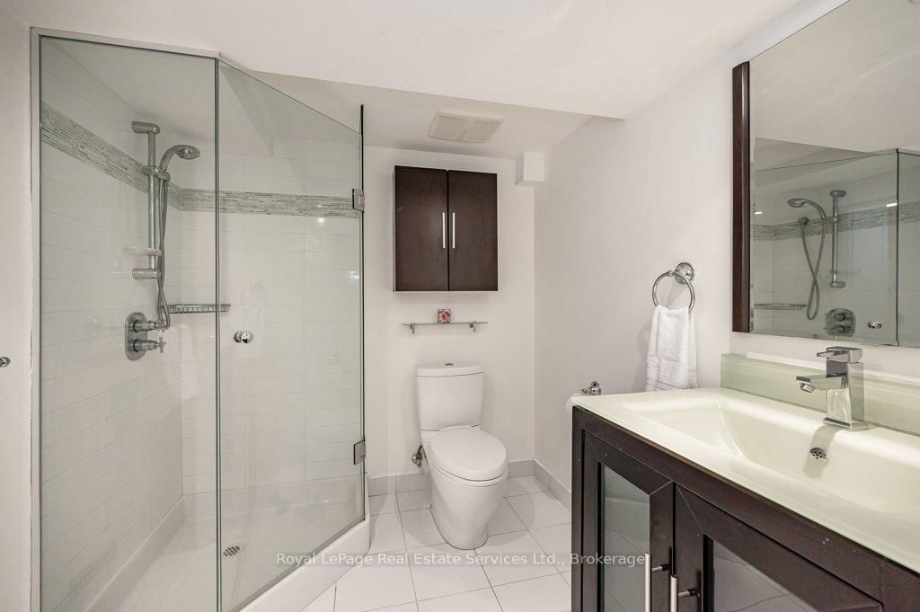 349 Wedgewood Oakville,ON L6J 4R6 — Photo 35
