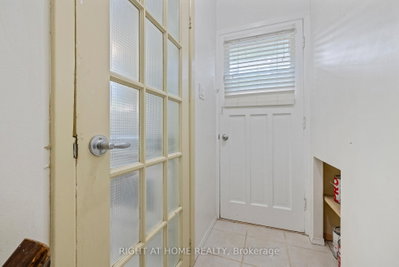 1147 Saturnia Mississauga,ON L4Y 2M2 — Photo 14
