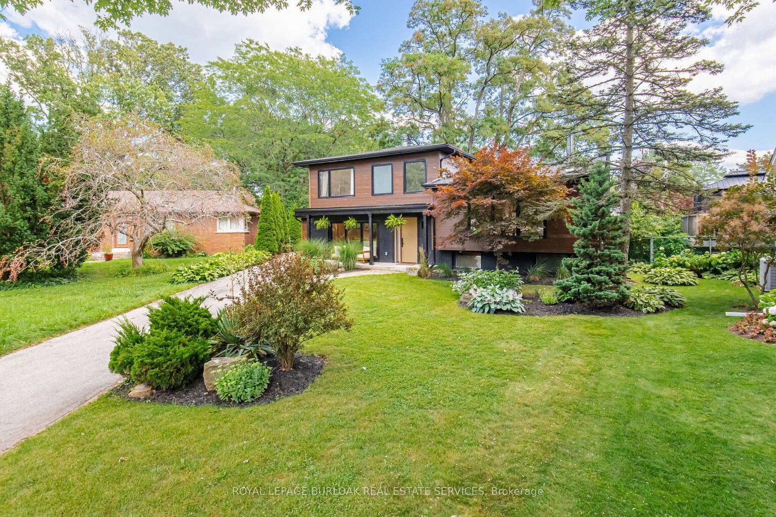 5216 Alton Road • Burlington, ON photo 2