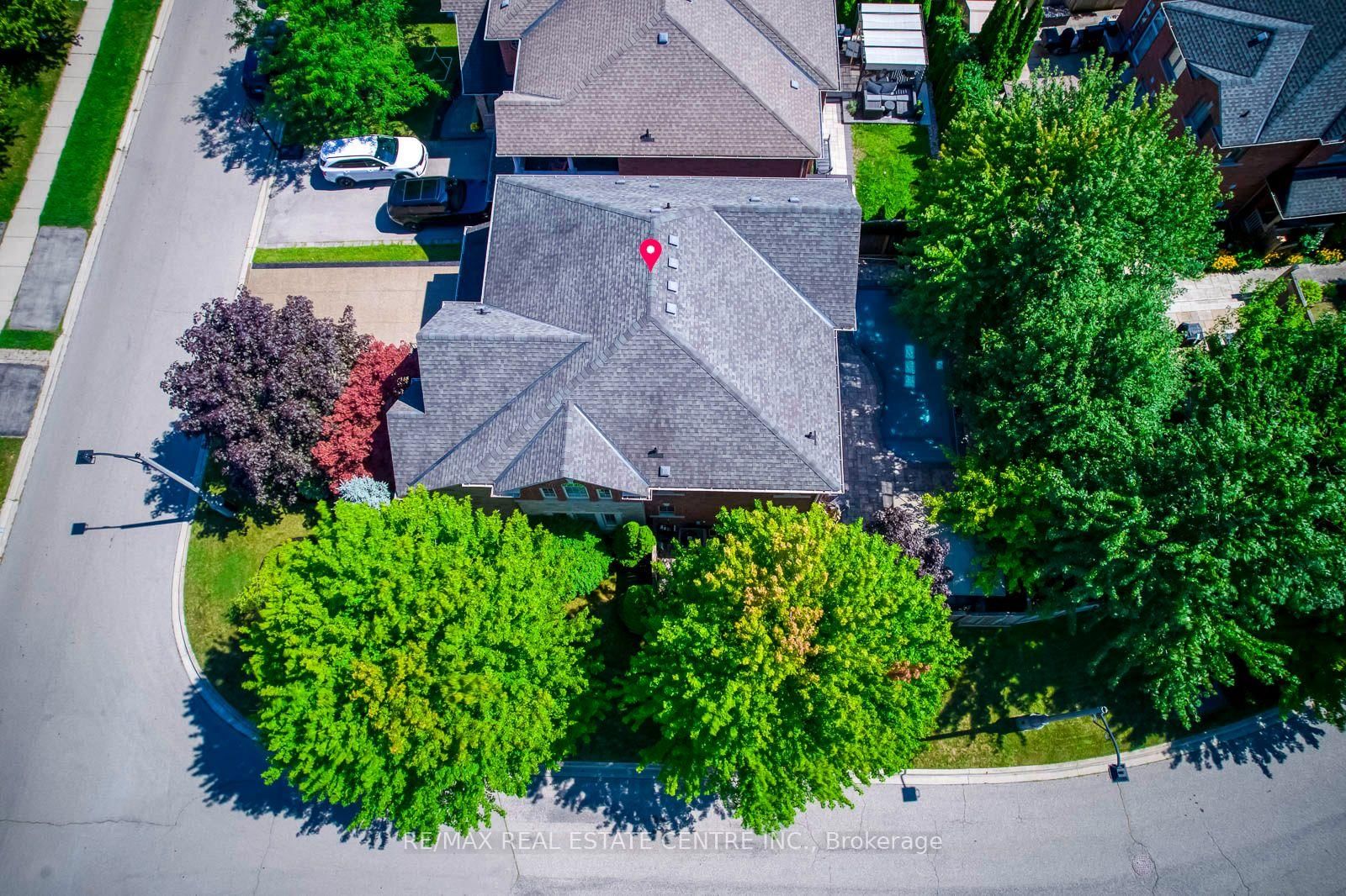 290 Duskywing Oakville,ON L6L 6X6 — Photo 2