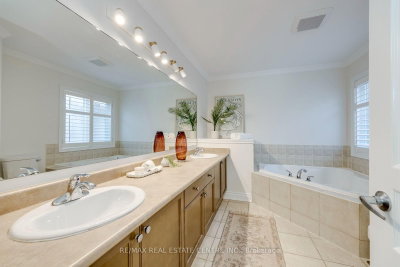 290 Duskywing Oakville,ON L6L 6X6 — Photo 25