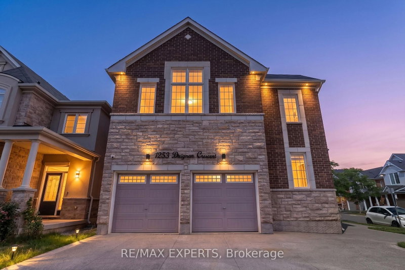 1253 Duignan Crescent