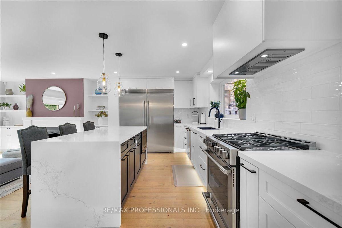 4 Winston Grove • Toronto, ON photo 11