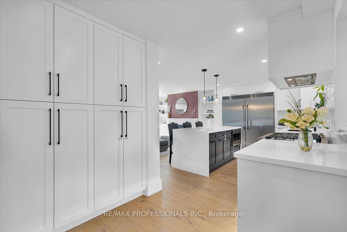 4 Winston Grove • Toronto, ON photo 13