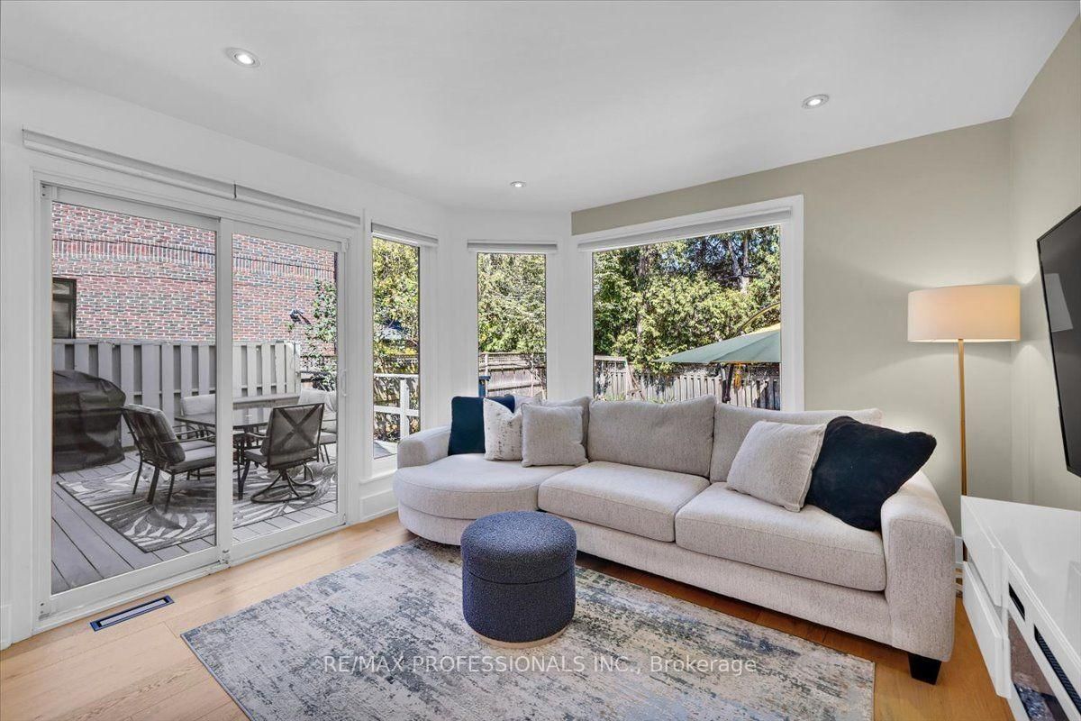 4 Winston Grove • Toronto, ON photo 16