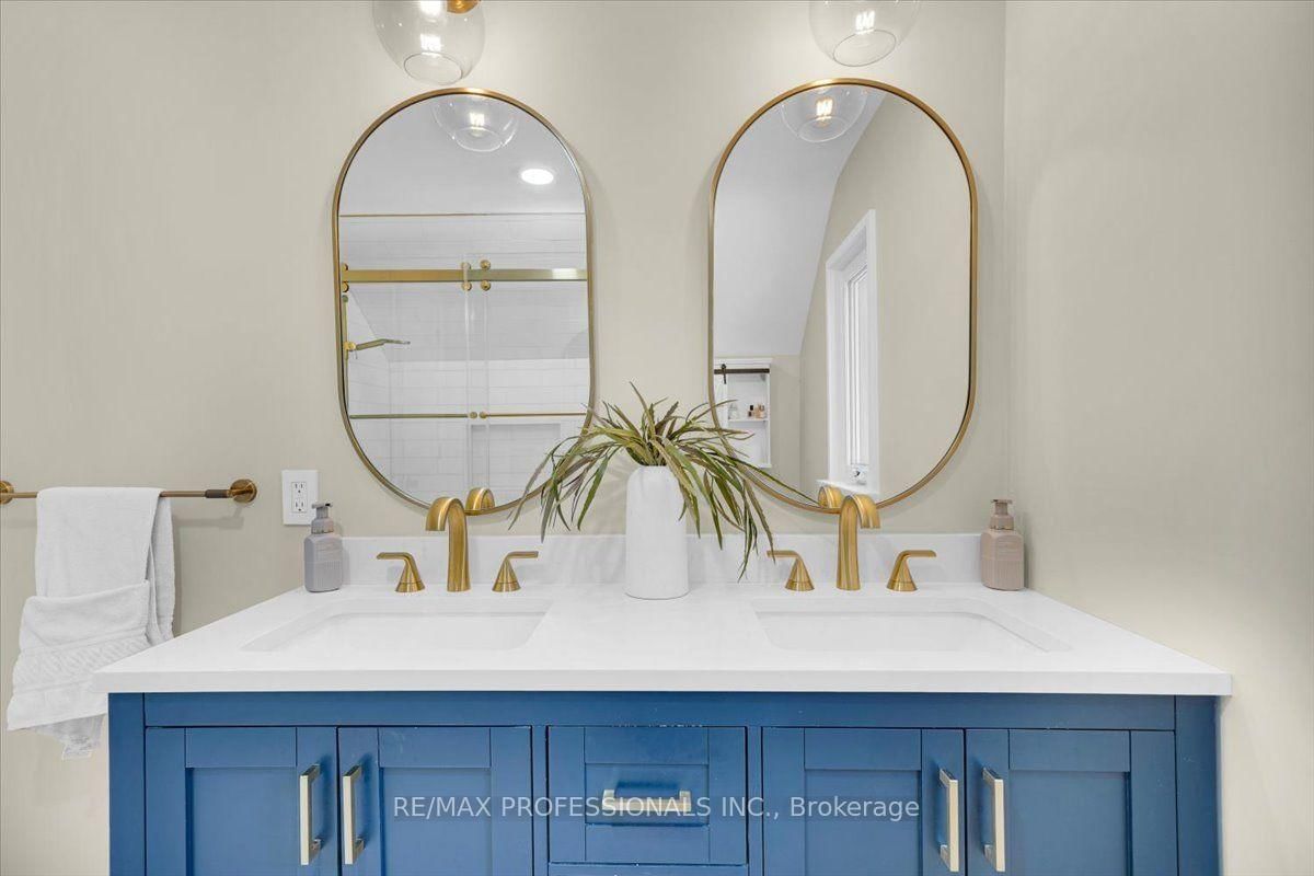 4 Winston Grove • Toronto, ON photo 24