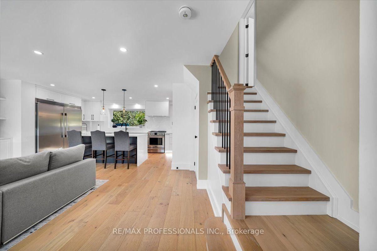 4 Winston Grove • Toronto, ON photo 4