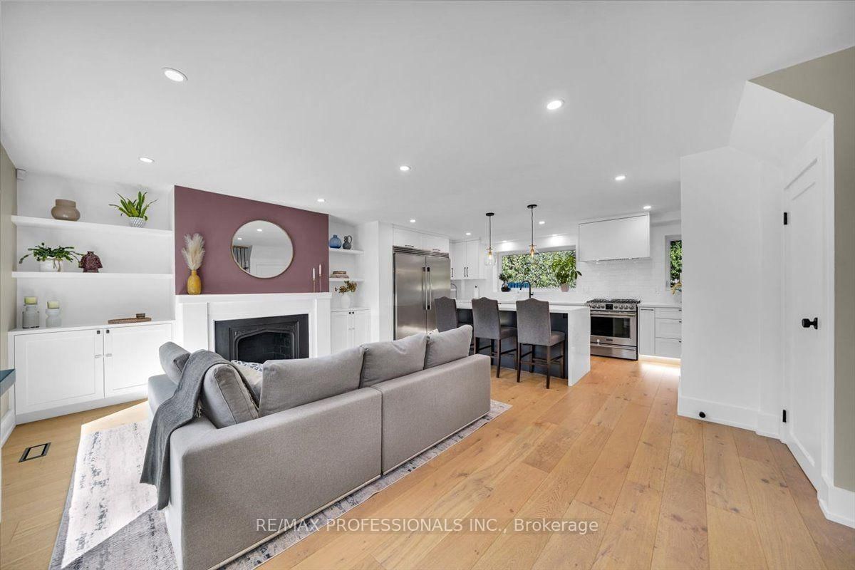 4 Winston Grove • Toronto, ON photo 6