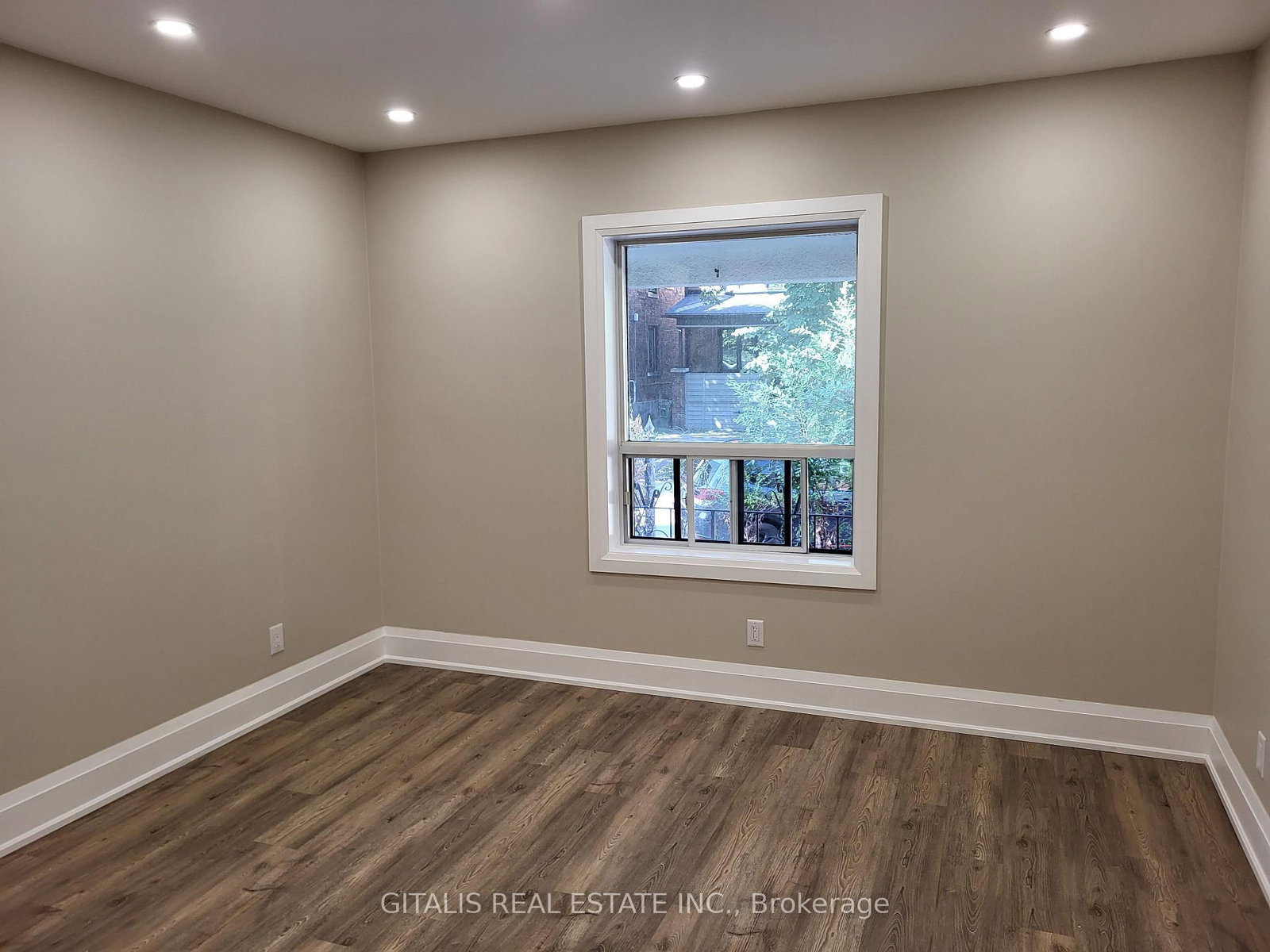 Main Floor - 195 Oakmount Road N, Toronto 4