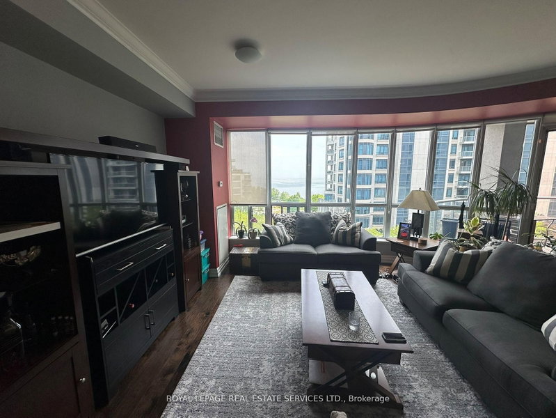 511 - 2083 Lake Shore Boulevard W W