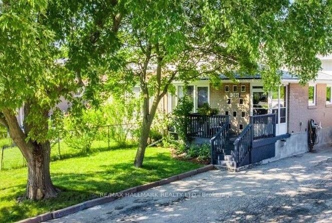 1286 Napier Crescent