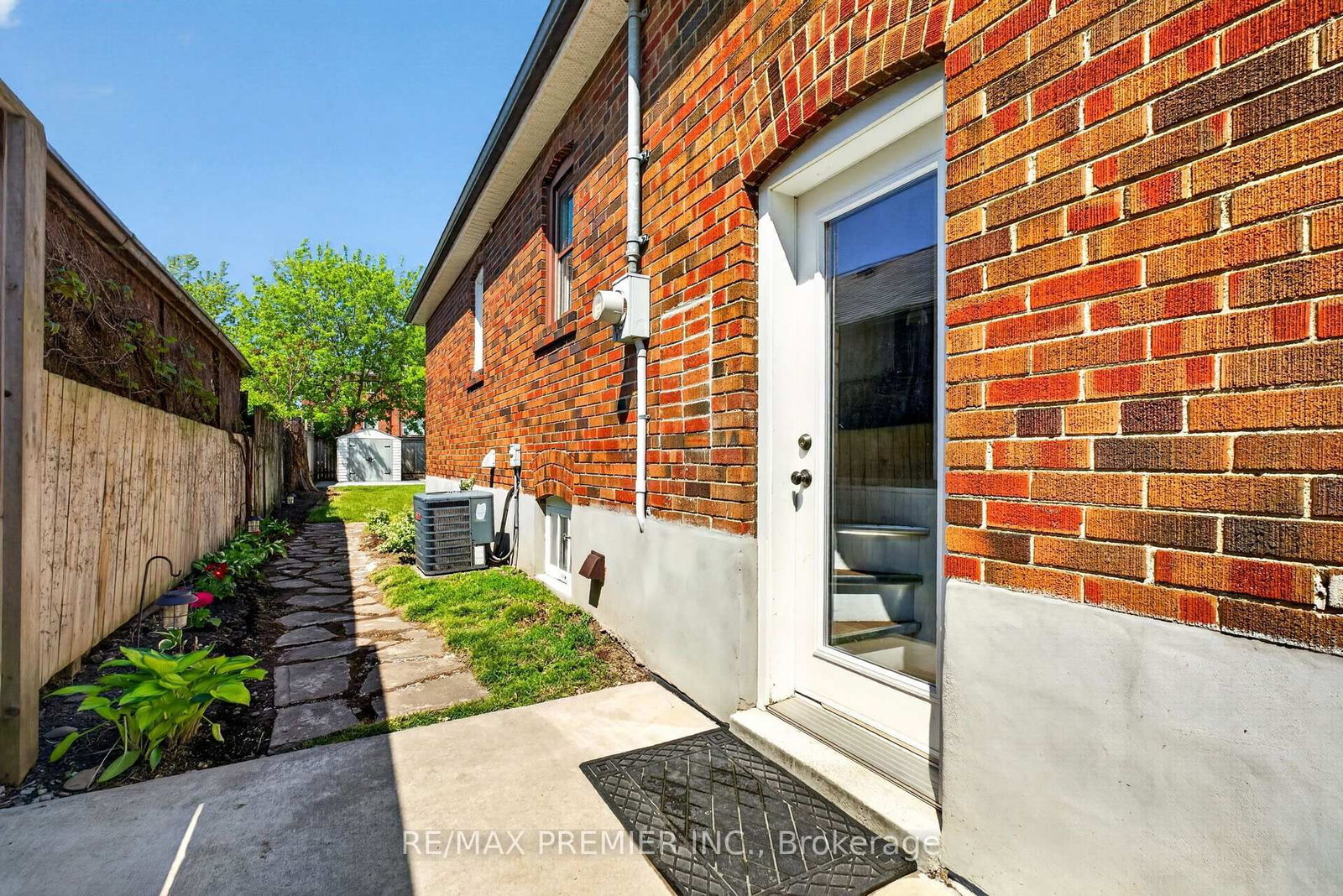 154 Fifth Street • Toronto, ON photo 32