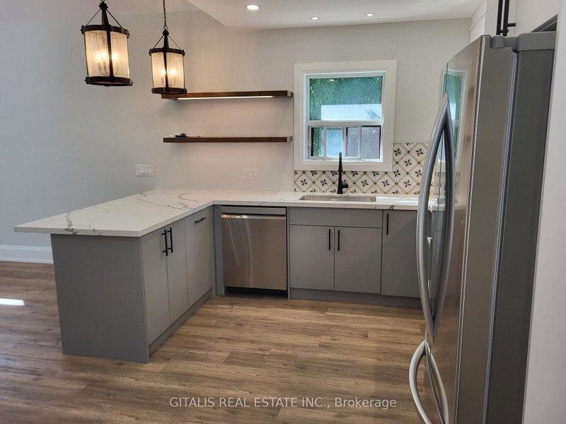 Upstairs - 195 Oakmount Road N