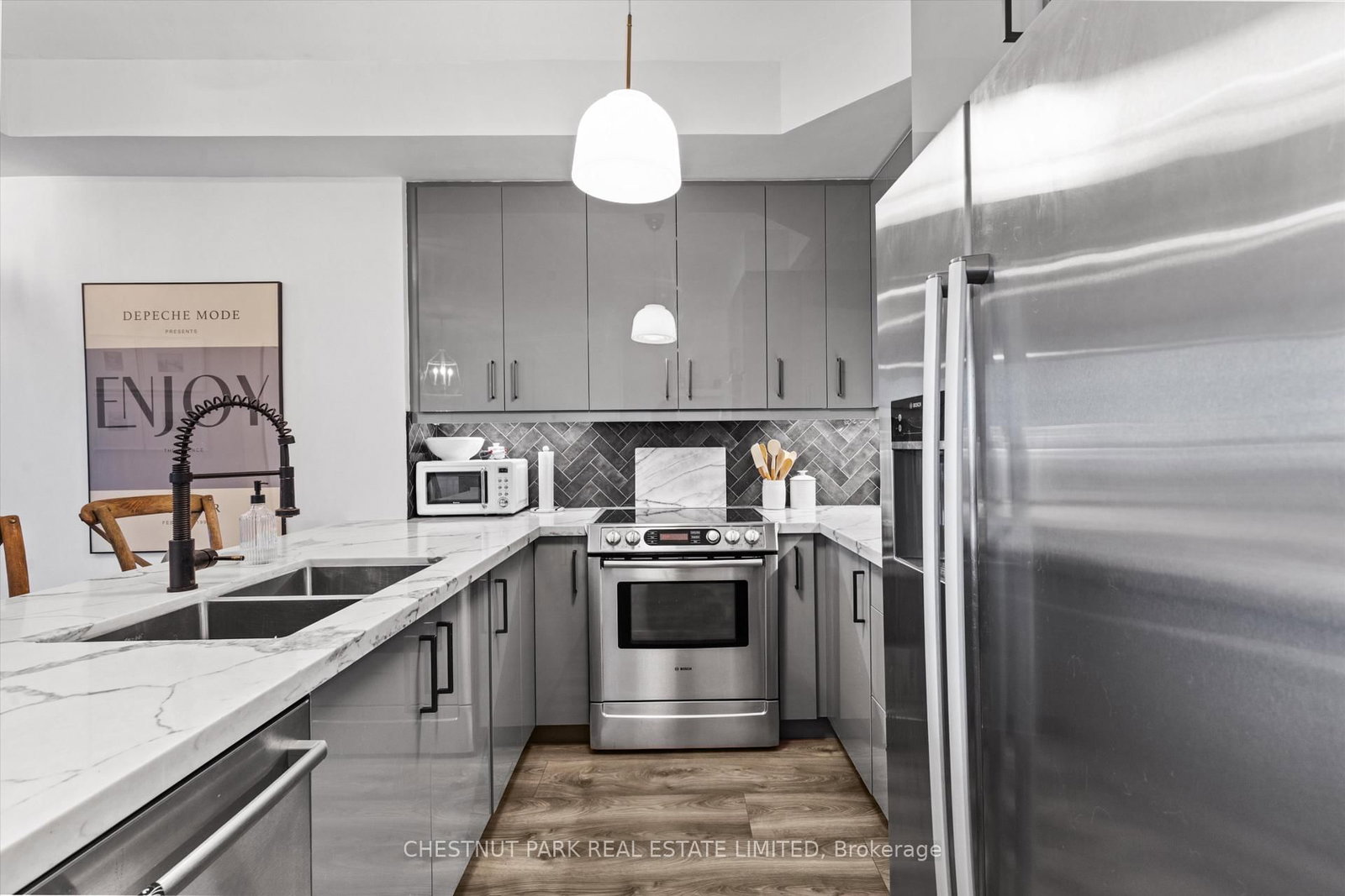 2087 Lake Shore Toronto,ON M8V 4G3 — Photo 6