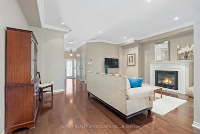 28 Chetholme Place • Halton Hills, ON photo 8