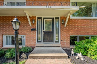 668 Maclaren Drive • Burlington, ON photo 3