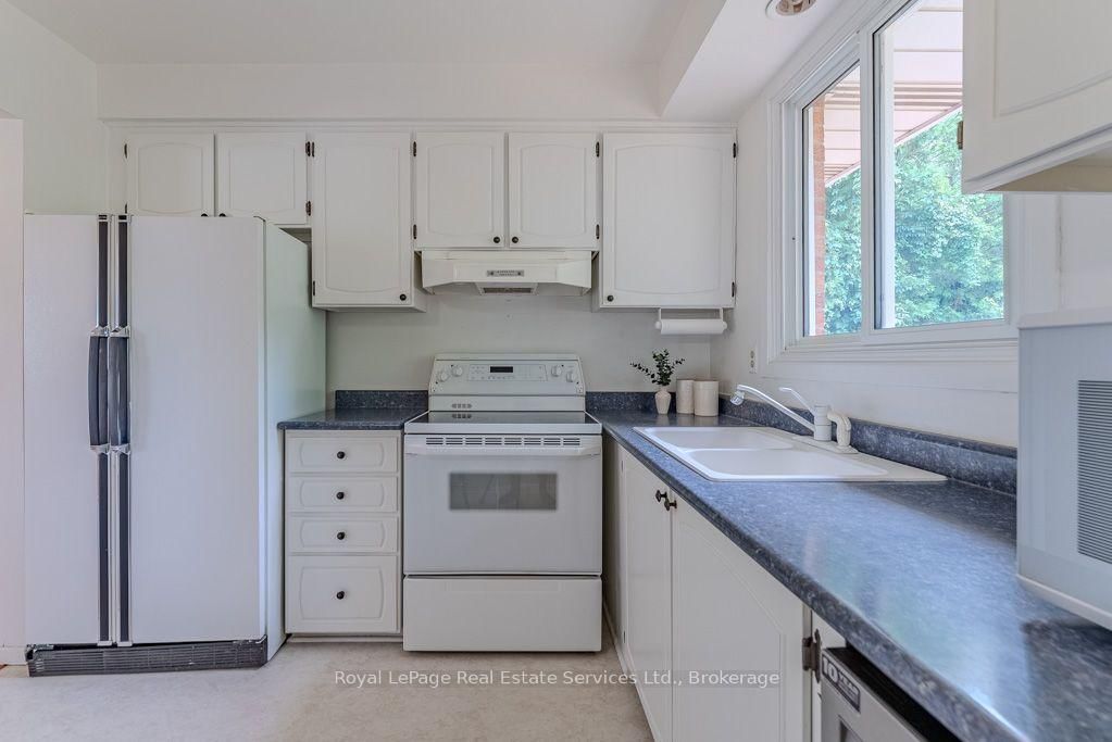 668 Maclaren Drive • Burlington, ON photo 9