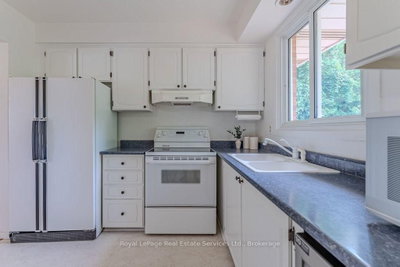 668 Maclaren Drive • Burlington, ON photo 9