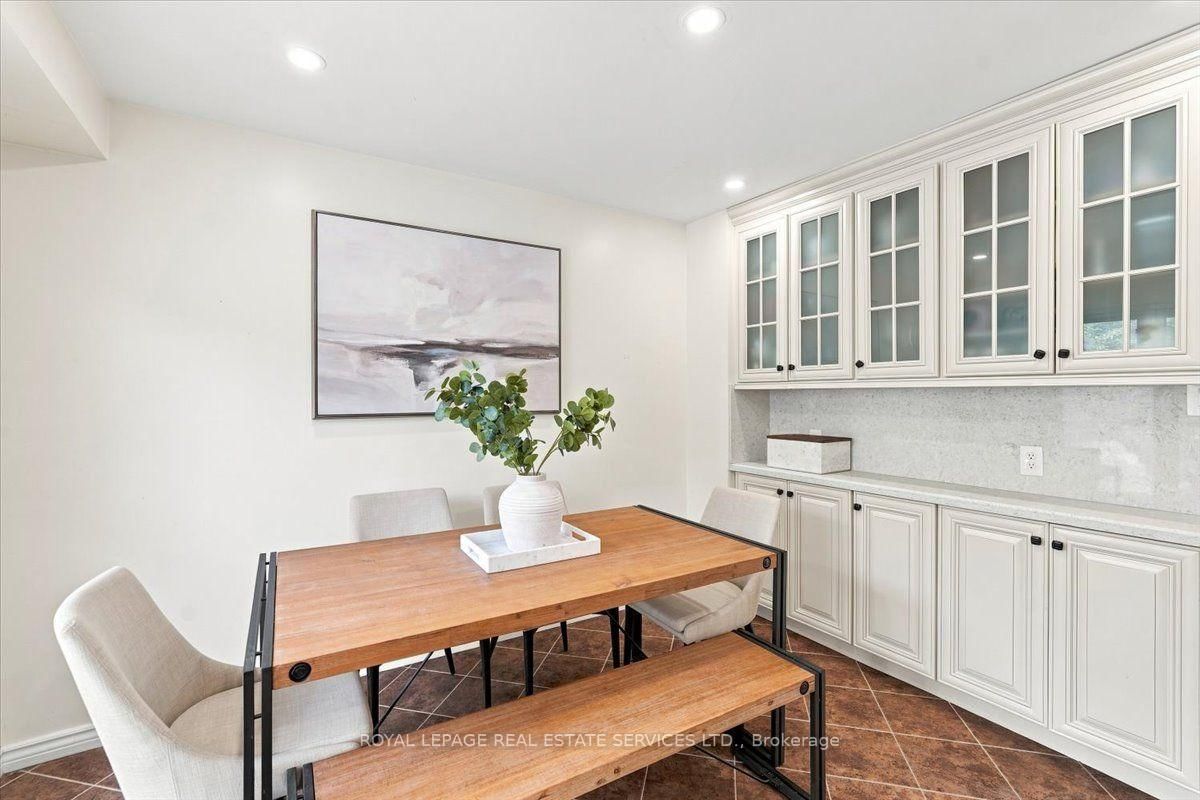 1199 LEEWOOD Drive • Oakville, ON photo 11