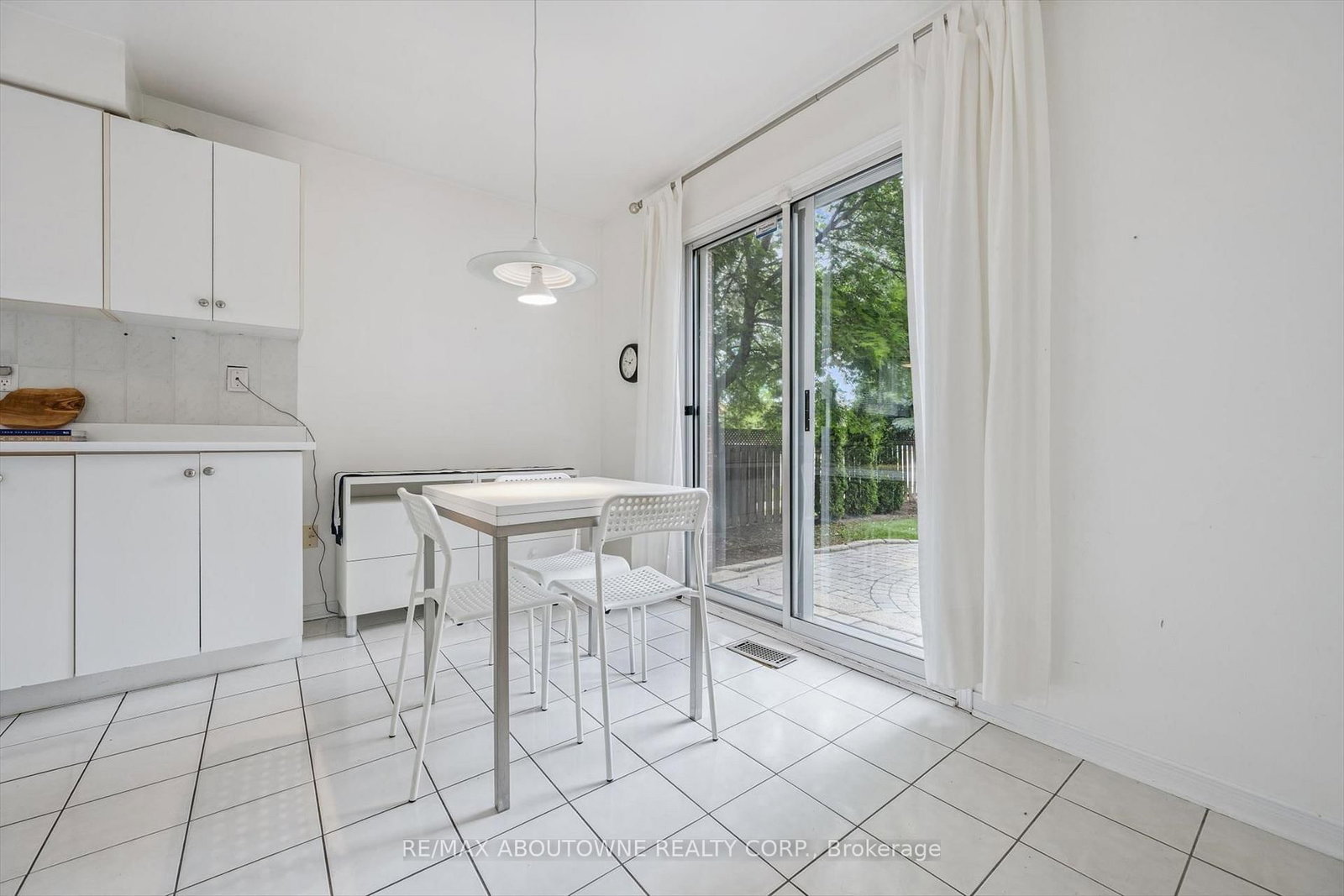 416 Marlatt Drive • Oakville, ON photo 9