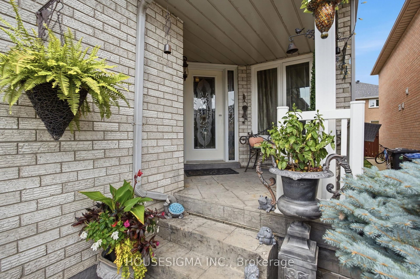 902 Applecroft Circle • Mississauga, ON photo 4
