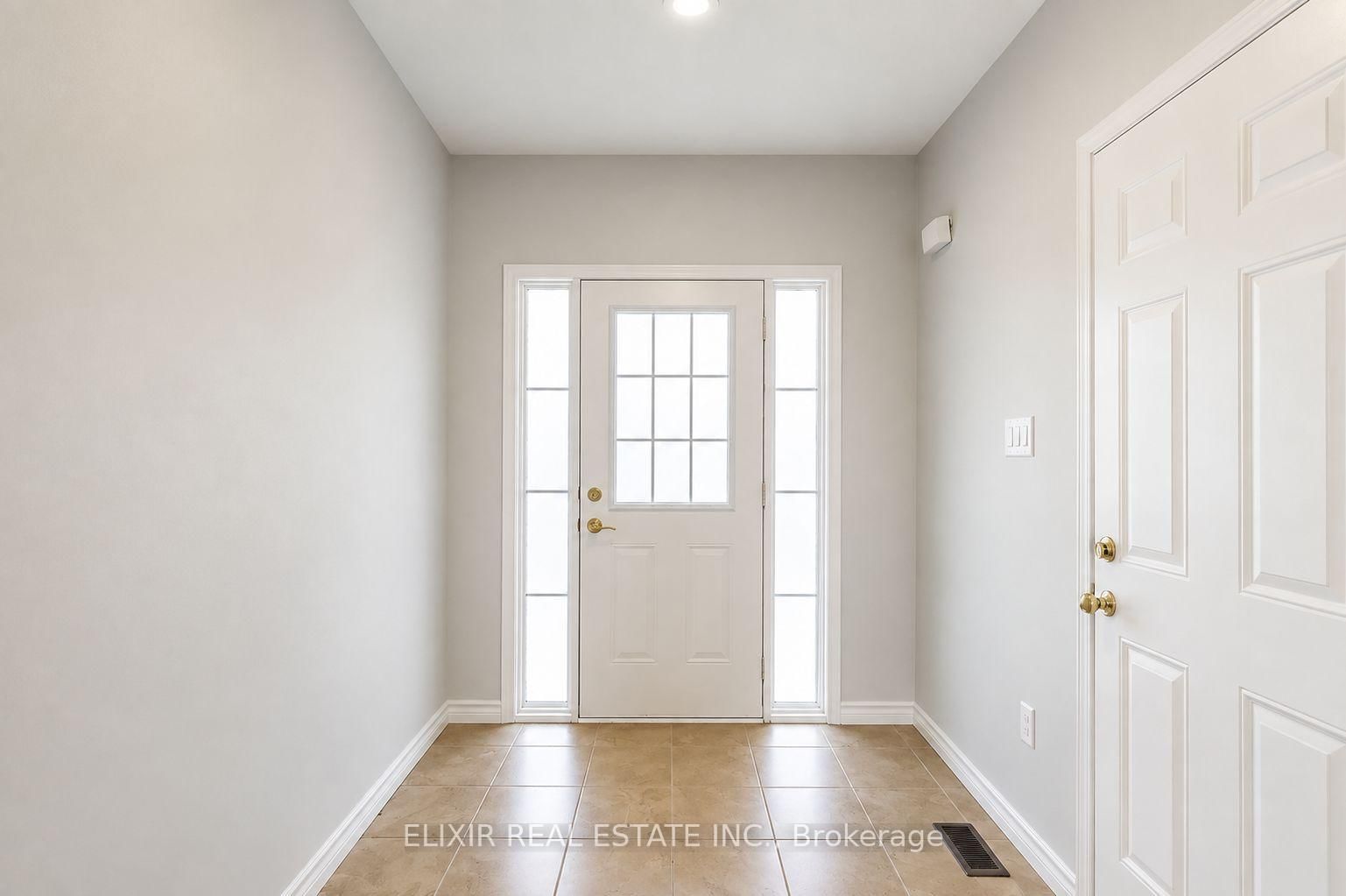 90 Delport Close • Brampton, ON photo 3
