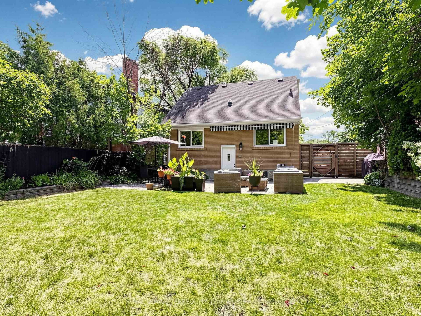64 Clearbrooke Circle • Toronto, ON photo 34