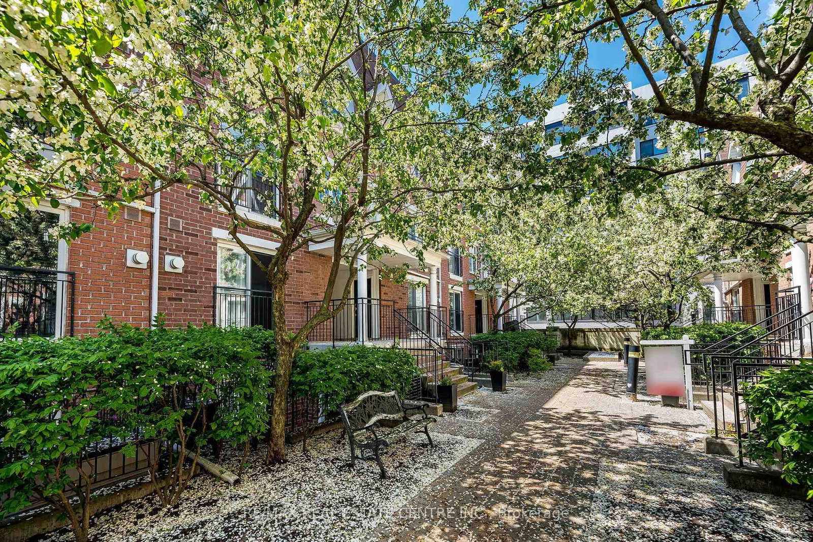 16 Laidlaw Street • #920 • Toronto, ON photo 2