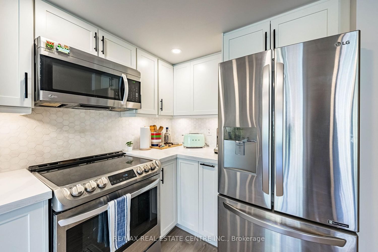 16 Laidlaw Street • #920 • Toronto, ON photo 3