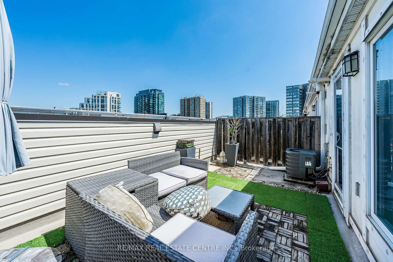 16 Laidlaw Street • #920 • Toronto, ON photo 32