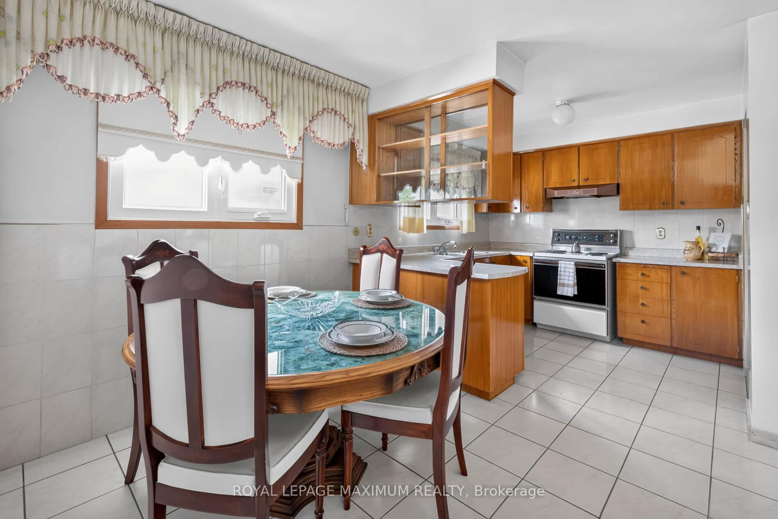 11 Hisey Crescent • Toronto, ON photo 12
