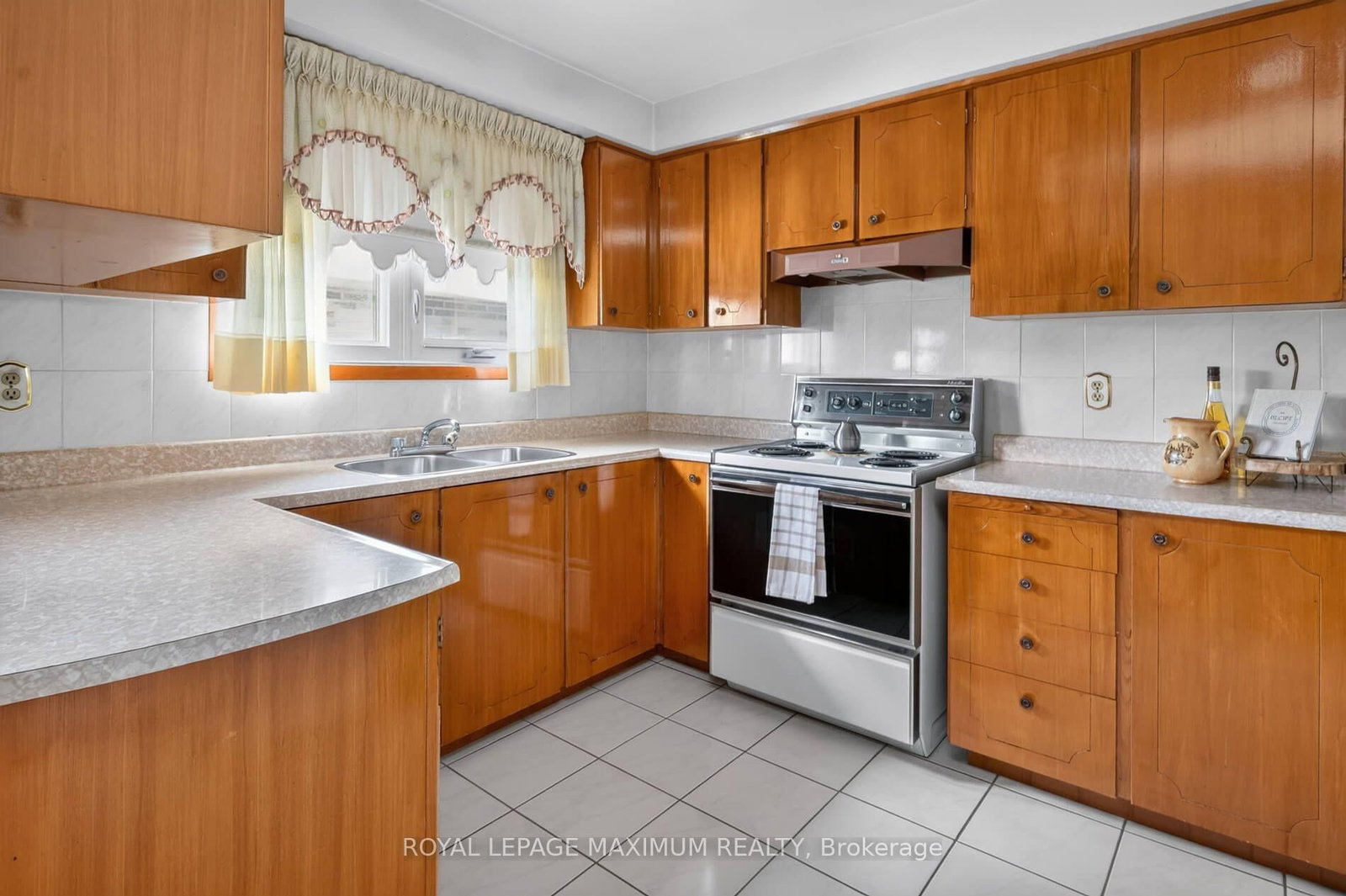 11 Hisey Crescent • Toronto, ON photo 15