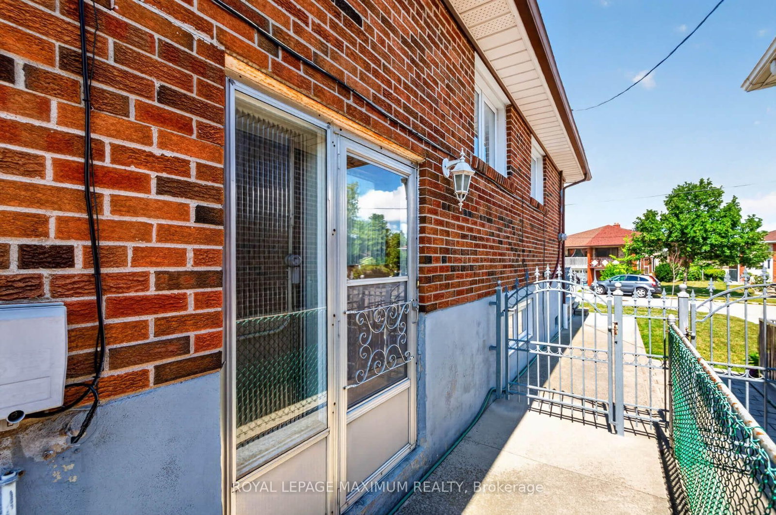 11 Hisey Crescent • Toronto, ON photo 36